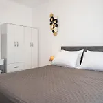 Mare - Elegant Beachfront Apartament