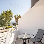 Mare - Elegant Beachfront شقة *
