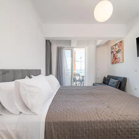 Mare - Elegant Beachfront شقة بلدة كوس