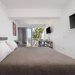 Mare - Elegant Beachfront *
