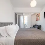 Mare - Elegant Beachfront Apartamento Cos