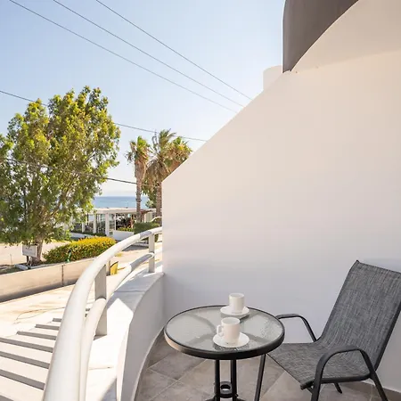 Mare - Elegant Beachfront Apartmán *